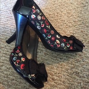 Size 8, Xhilaration floral peep toe heels